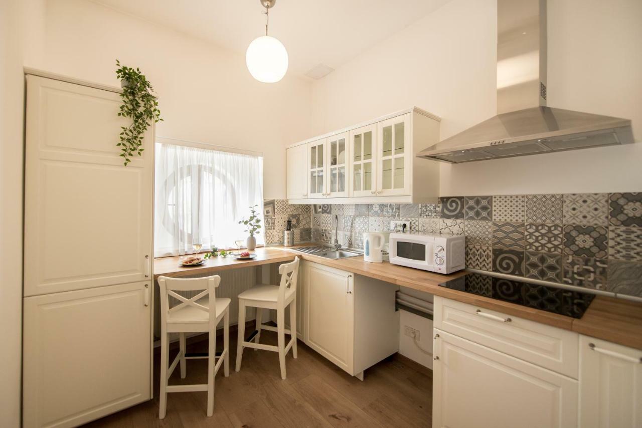 Best Location Old Town - New Studio Бухарест Экстерьер фото